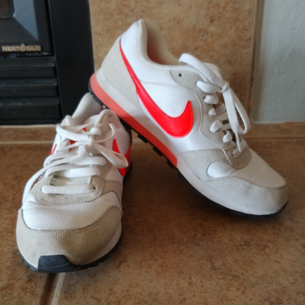 Nike 8.5 women's sneakers